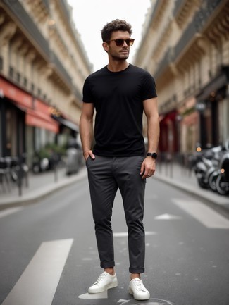 С чем носить черную футболку мужчине лето