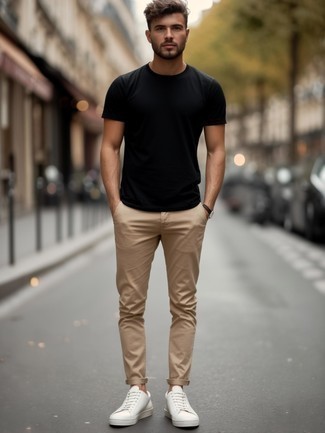 С чем носить черную футболку мужчине лето