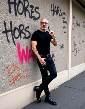 С чем носить черную футболку мужчине лето