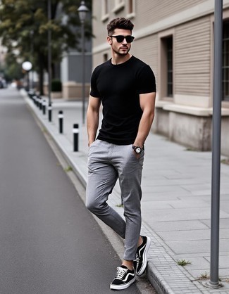 С чем носить черную футболку мужчине лето