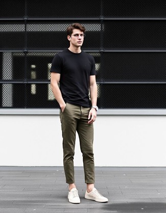 С чем носить черную футболку мужчине в стиле кэжуал