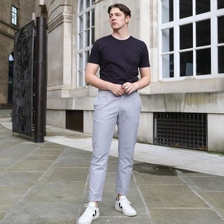 С чем носить черную футболку в 30 лет мужчине