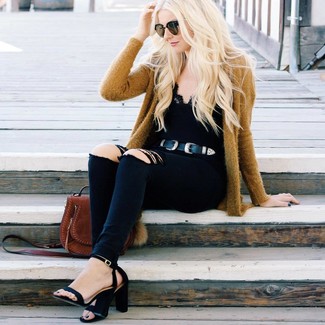 Какие кардиганы носить с черной майкой женщине