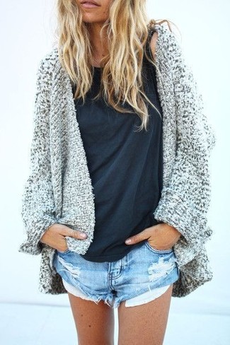 С чем носить черную майку женщине