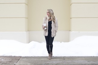 С чем носить черную майку женщине