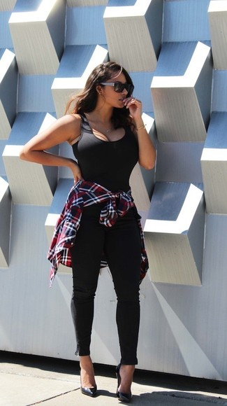 С чем носить черную майку женщине