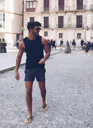 Какие шорты носить с черной майкой мужчине