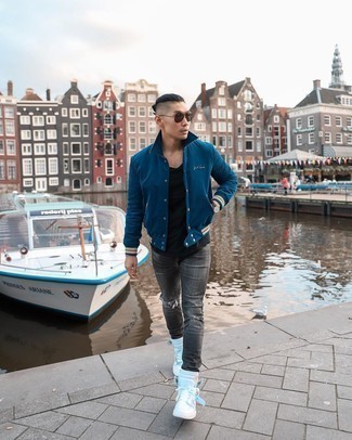 Какие университетские куртки носить с черной майкой мужчине