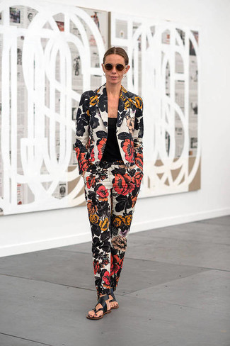 Как носить черную майку с белым пиджаком женщине