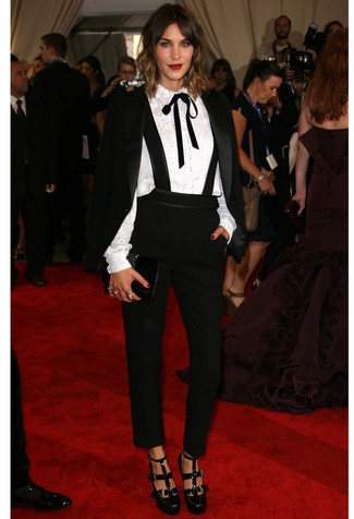 Какие туфли носить с черными брюками-галифе