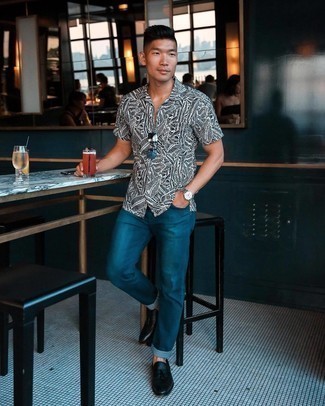 Какие джинсы носить с черными лоферами с кисточками