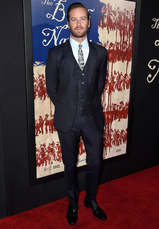 С чем носить черный костюм-тройку