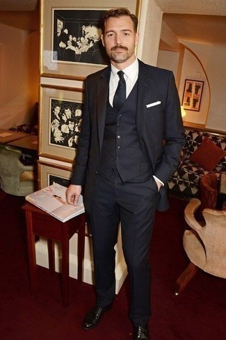 С чем носить черный костюм-тройку