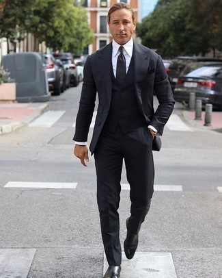 С чем носить черный костюм-тройку