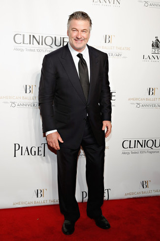 С чем носить черный галстук мужчине