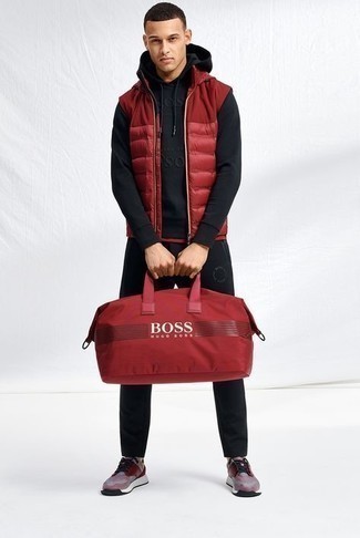 Какие кроссовки носить с черным спортивным костюмом мужчине