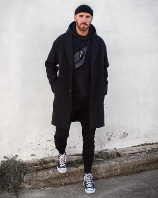 С чем носить черный спортивный костюм мужчине