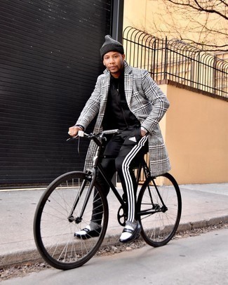 Какие длинные пальто носить с черным спортивным костюмом