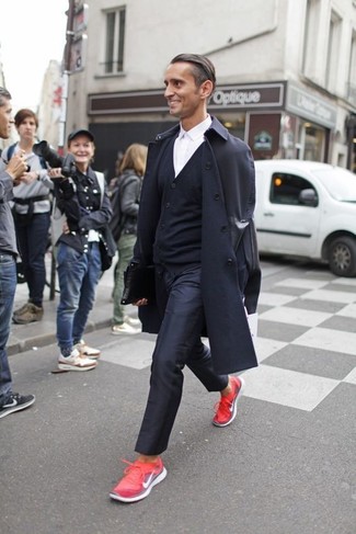 Какие кроссовки носить с черным плащом мужчине