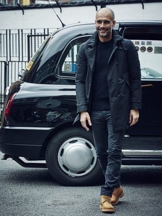 Как носить черный плащ с темно-серыми джинсами мужчине