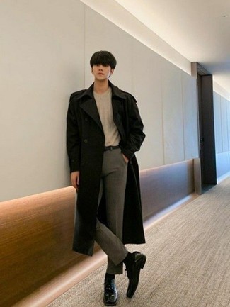 С чем носить черный плащ мужчине