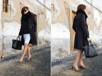 С чем носить черный плащ женщине