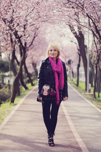 Какие леггинсы носить с черной туникой