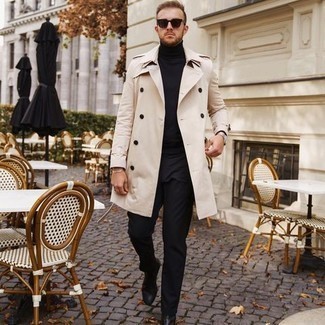 Как носить черную водолазку с бежевым плащом мужчине
