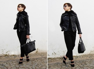 Какие косухи носить с черной водолазкой женщине