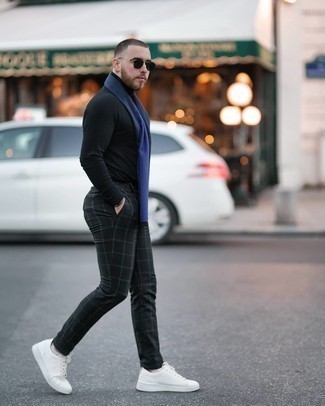 Как носить черную водолазку с черными брюками чинос в клетку