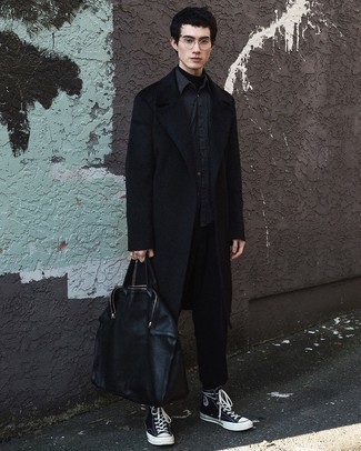 Как носить черную водолазку с черными высокими кедами мужчине