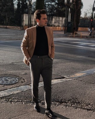 Как носить черную водолазку с черными кожаными монками