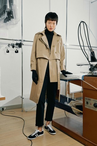 Как носить черную водолазку с черными низкими кедами женщине