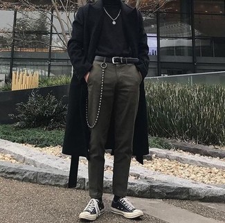 Как носить черную водолазку с черными низкими кедами мужчине