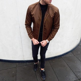 Как носить черную водолазку с черными низкими кедами мужчине