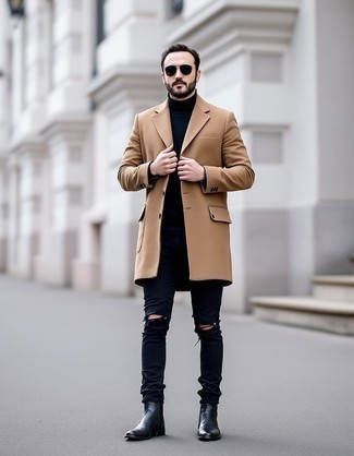 Как носить черную водолазку с черными рваными джинсами мужчине