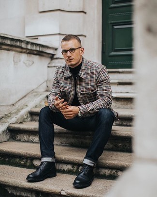 Как носить черную водолазку с синими джинсами мужчине