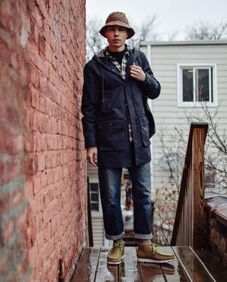 Как носить черную водолазку с синими джинсами мужчине