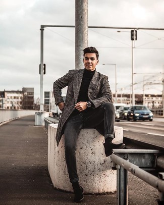 Как носить черную водолазку с темно-серыми джинсами мужчине