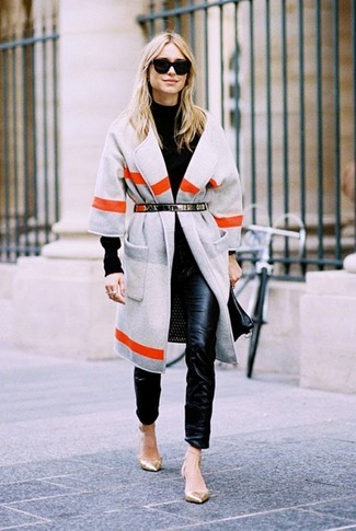 Какое пальто носить с черной водолазкой женщине