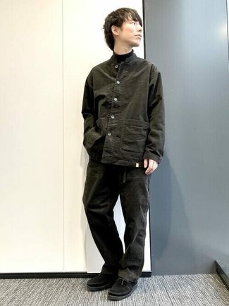 Какие ботинки дезерты носить с черной водолазкой