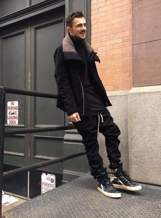 Какие полевые куртки носить с черной водолазкой