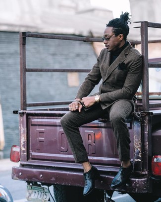 Как носить черную водолазку с серым пиджаком мужчине