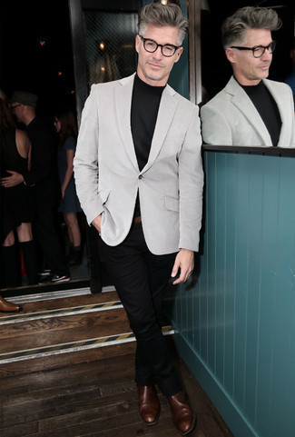 Как носить черную водолазку с серым пиджаком мужчине