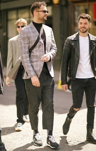 Как носить черную водолазку с серым пиджаком мужчине