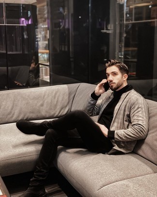 Как носить черную водолазку с серым бомбером мужчине