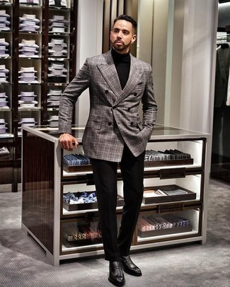 Как носить черную водолазку с серым двубортным пиджаком мужчине
