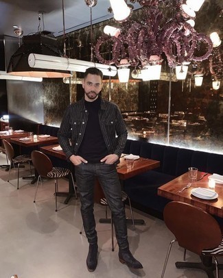 Как носить черную водолазку с серыми джинсами мужчине