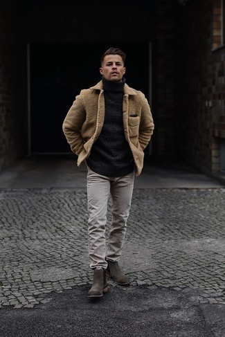 Как носить черную водолазку с серыми джинсами мужчине