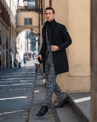 Как носить черную водолазку с серым костюмом